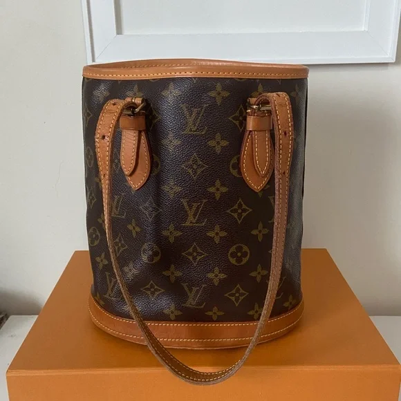 βοΈSOLD βοΈ Louis Vuitton Petit (PM) Bucket Bag - Picture 8 of 14